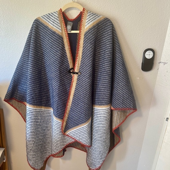 Vince Camuto Cape Shaw buckle Stitchwd Navy Taupe Warm Fall Blanket Top - Picture 2 of 7